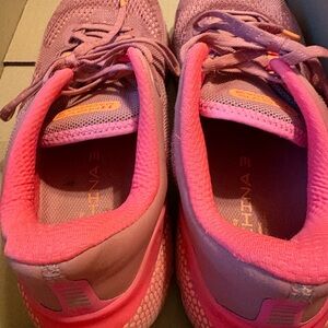 Womens 11 under armor MACHINA 3 very good condition look at all pics please